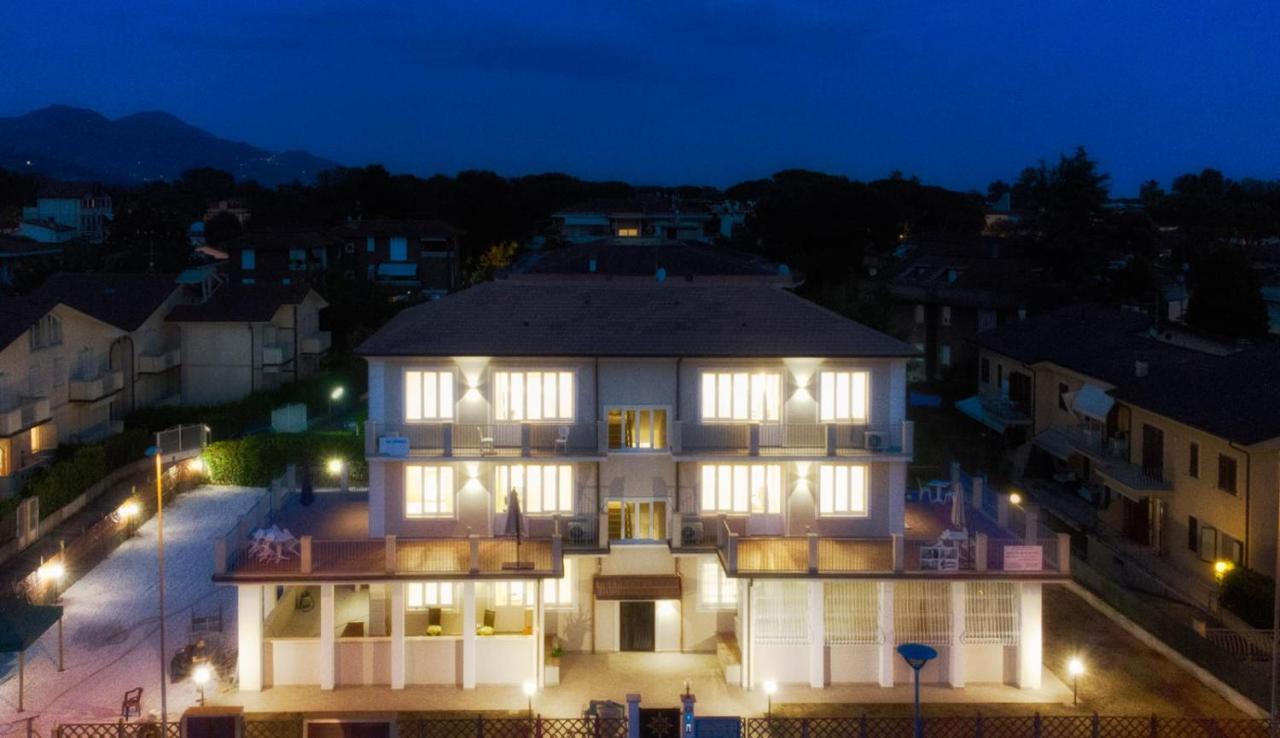 Residence Deamarina Marina di Massa Dış mekan fotoğraf