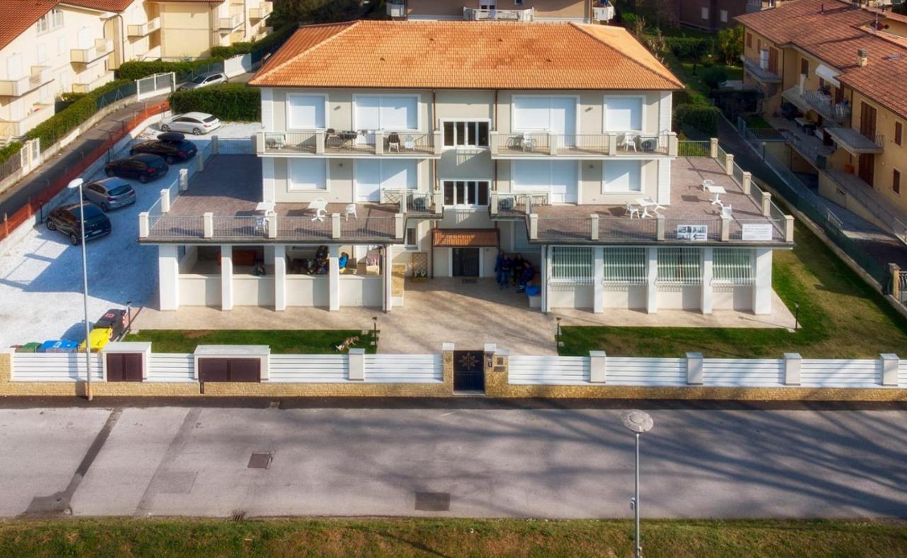 Residence Deamarina Marina di Massa Dış mekan fotoğraf